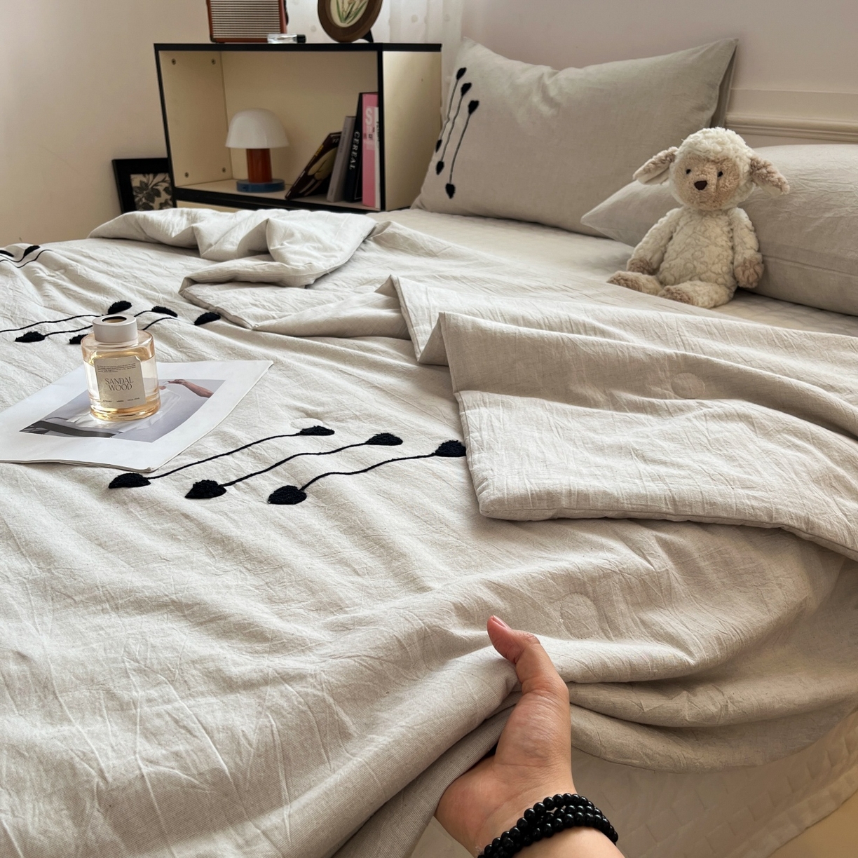 91家纺网 家纺一手货源 找家纺 （总）一加一 2026春夏新款全棉纯棉色织水洗棉麻毛巾绣大豆夏被-心心相依