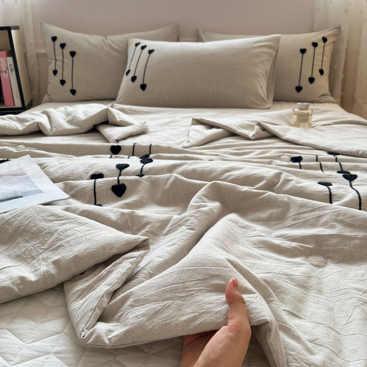 一加一 2026春夏新款全棉纯棉色织水洗棉麻毛巾绣大豆夏被-心心相依 棉麻音符-灰