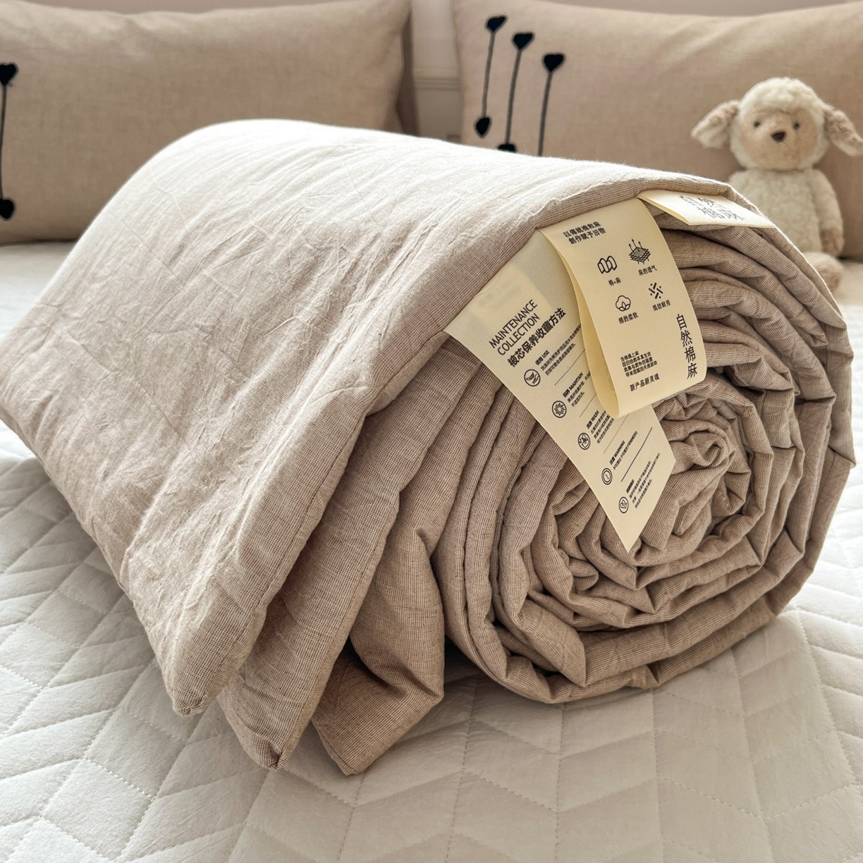 91家纺网 家纺一手货源 找家纺 一加一 2026春夏新款全棉纯棉色织水洗棉麻毛巾绣大豆夏被-心心相依 棉麻音符-卡其