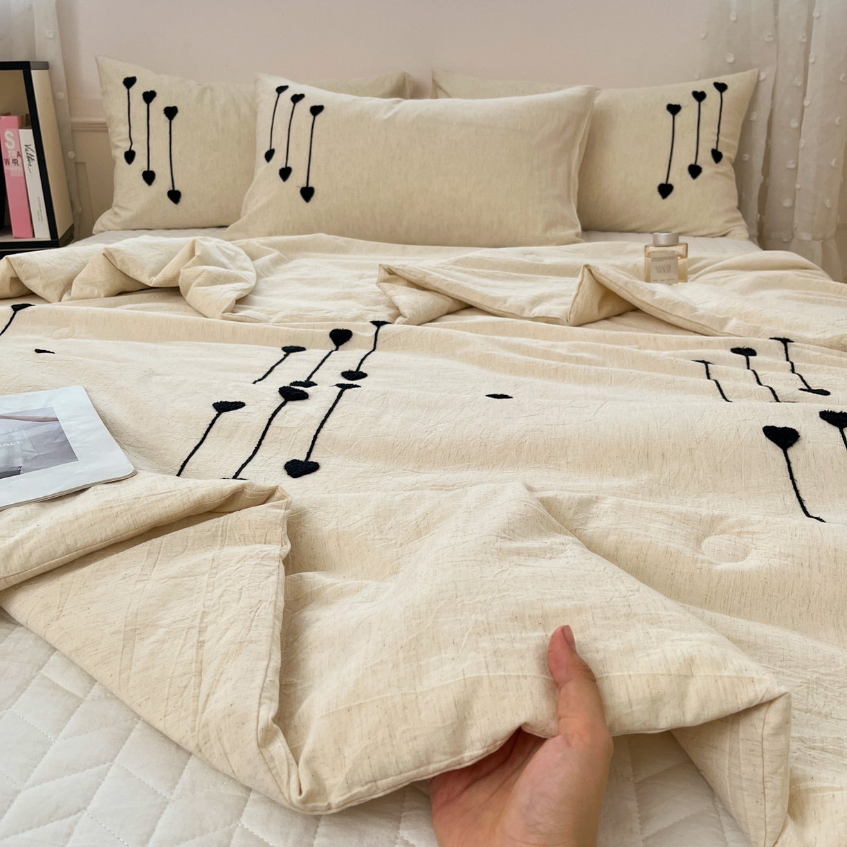 一加一 2026春夏新款全棉纯棉色织水洗棉麻毛巾绣大豆夏被-心心相依 棉麻音符-奶白