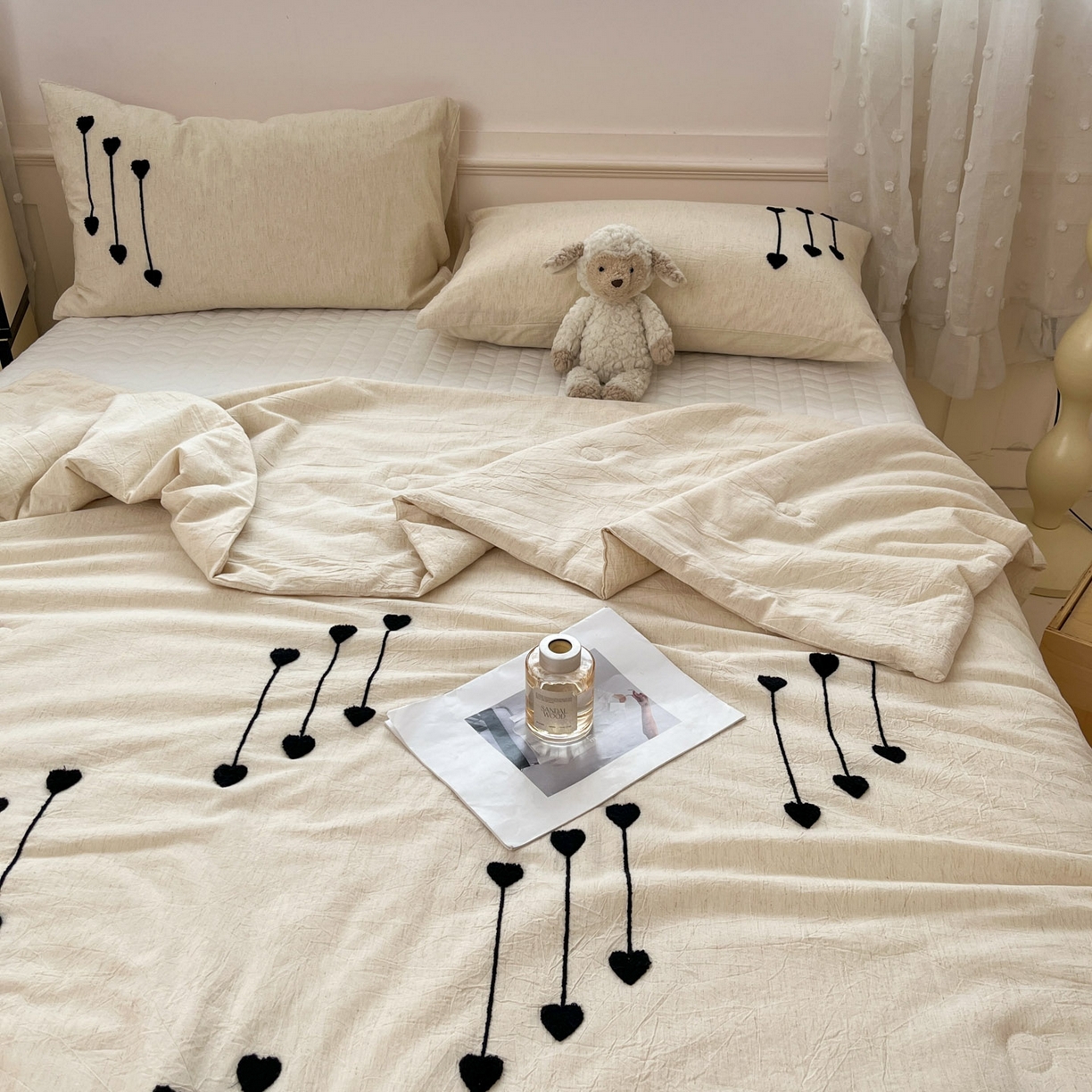 91家纺网 家纺一手货源 找家纺 一加一 2026春夏新款全棉纯棉色织水洗棉麻毛巾绣大豆夏被-心心相依 棉麻音符-奶白