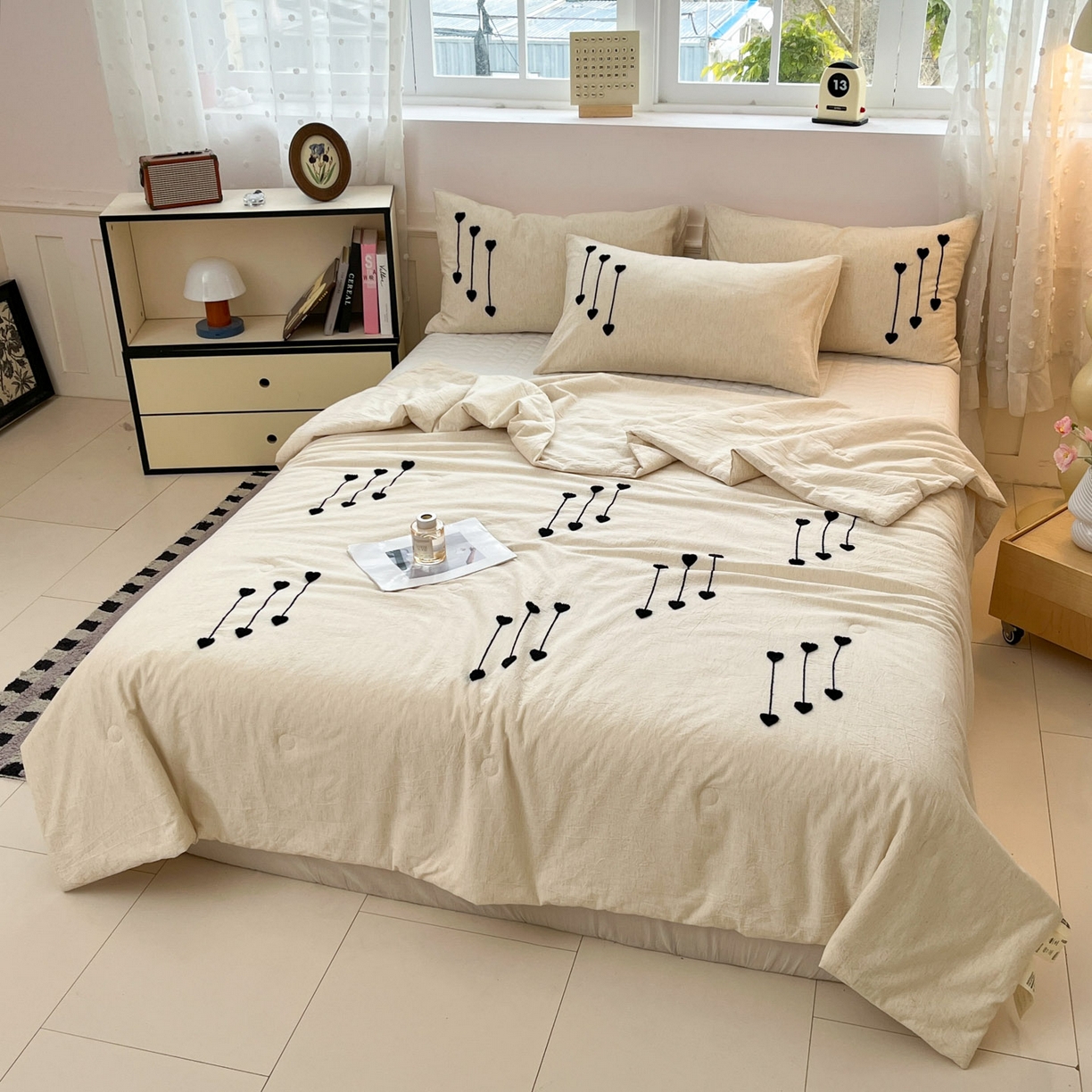 91家纺网 家纺一手货源 找家纺 一加一 2026春夏新款全棉纯棉色织水洗棉麻毛巾绣大豆夏被-心心相依 棉麻音符-奶白