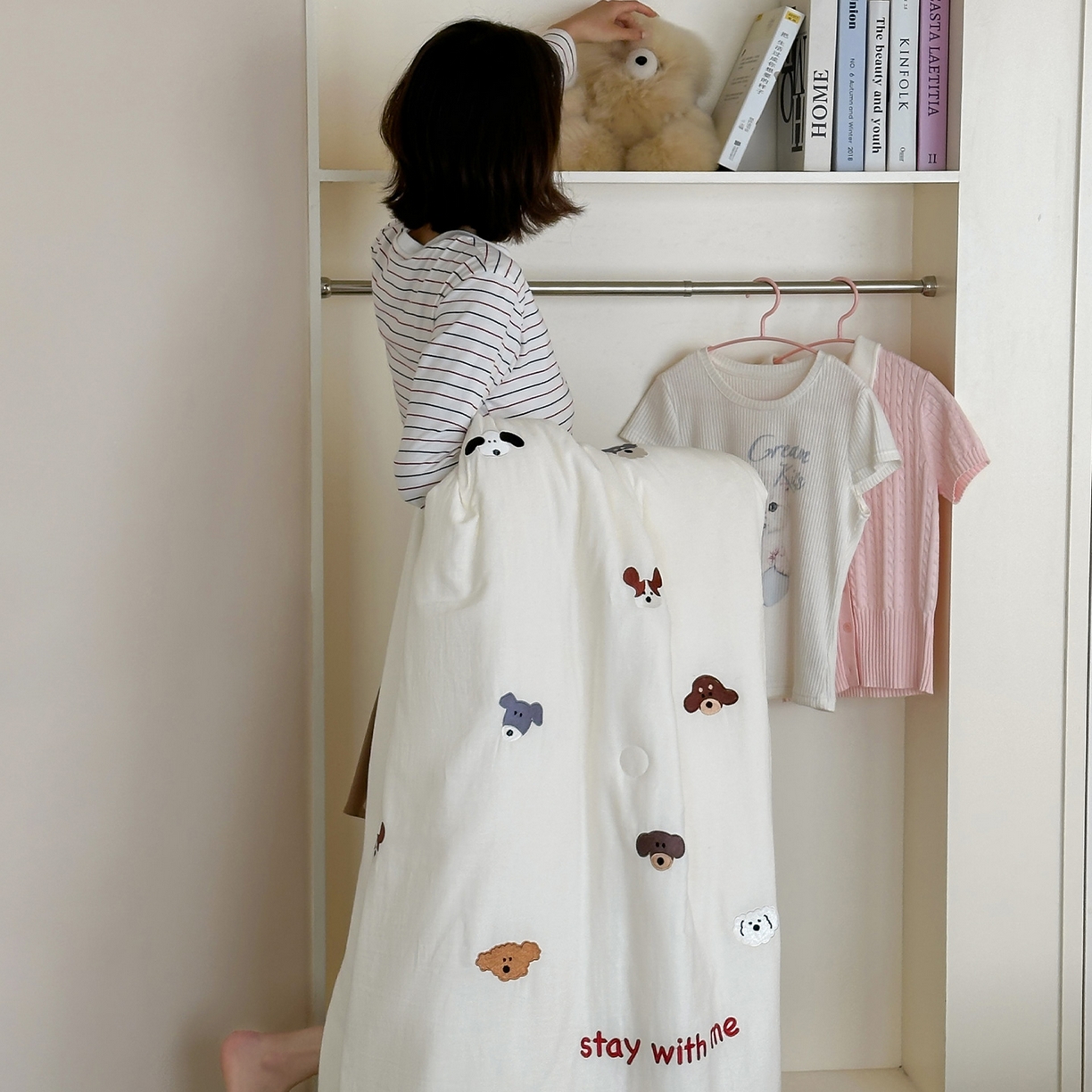 91家纺网 家纺一手货源 找家纺 一加一 2026春夏新款双层纱刺绣大豆夏被-棉纱萌趣 狗狗乐园