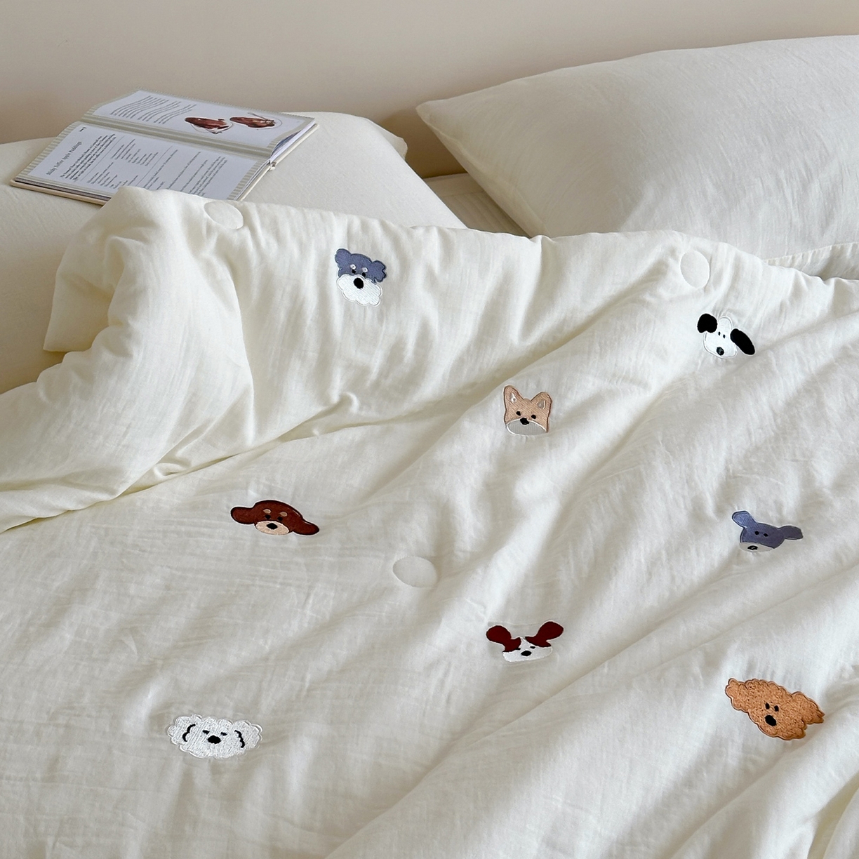 91家纺网 家纺一手货源 找家纺 一加一 2026春夏新款双层纱刺绣大豆夏被-棉纱萌趣 狗狗乐园