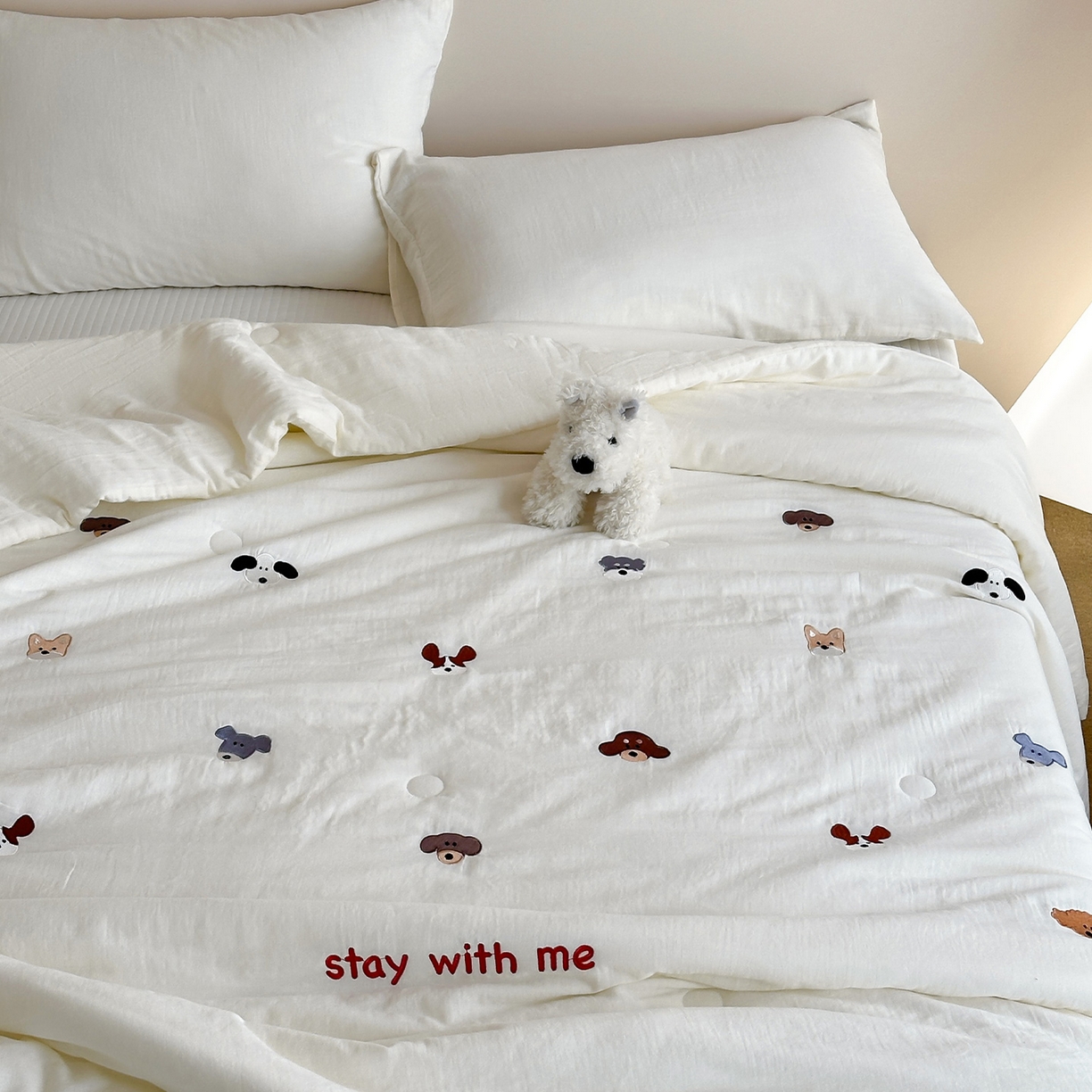 91家纺网 家纺一手货源 找家纺 一加一 2026春夏新款双层纱刺绣大豆夏被-棉纱萌趣 狗狗乐园