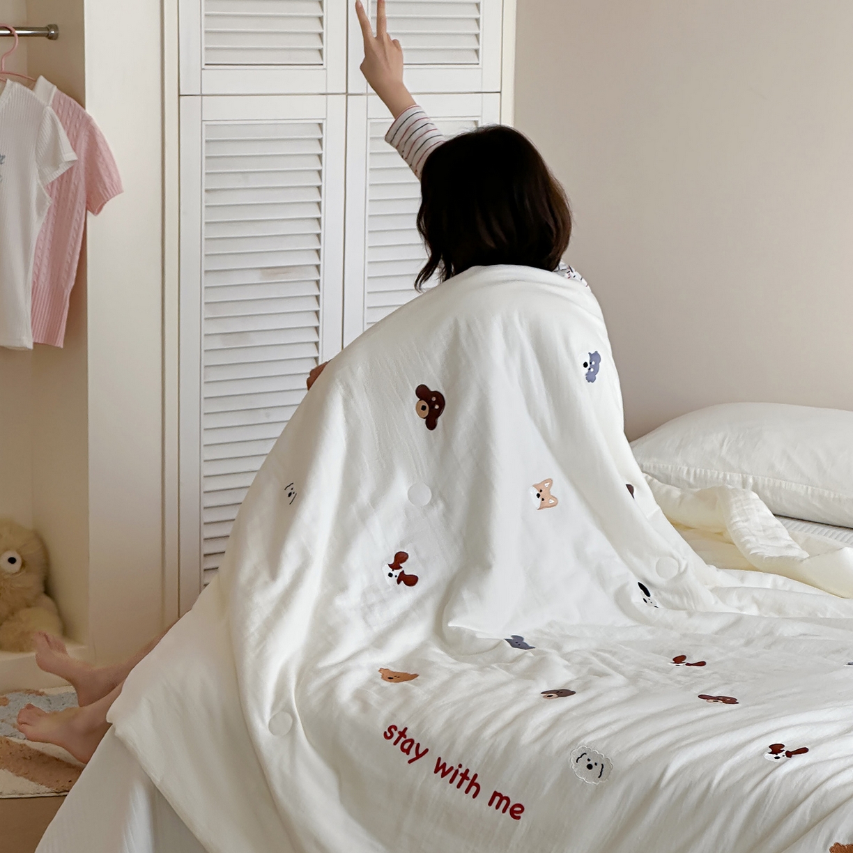 91家纺网 家纺一手货源 找家纺 一加一 2026春夏新款双层纱刺绣大豆夏被-棉纱萌趣 狗狗乐园