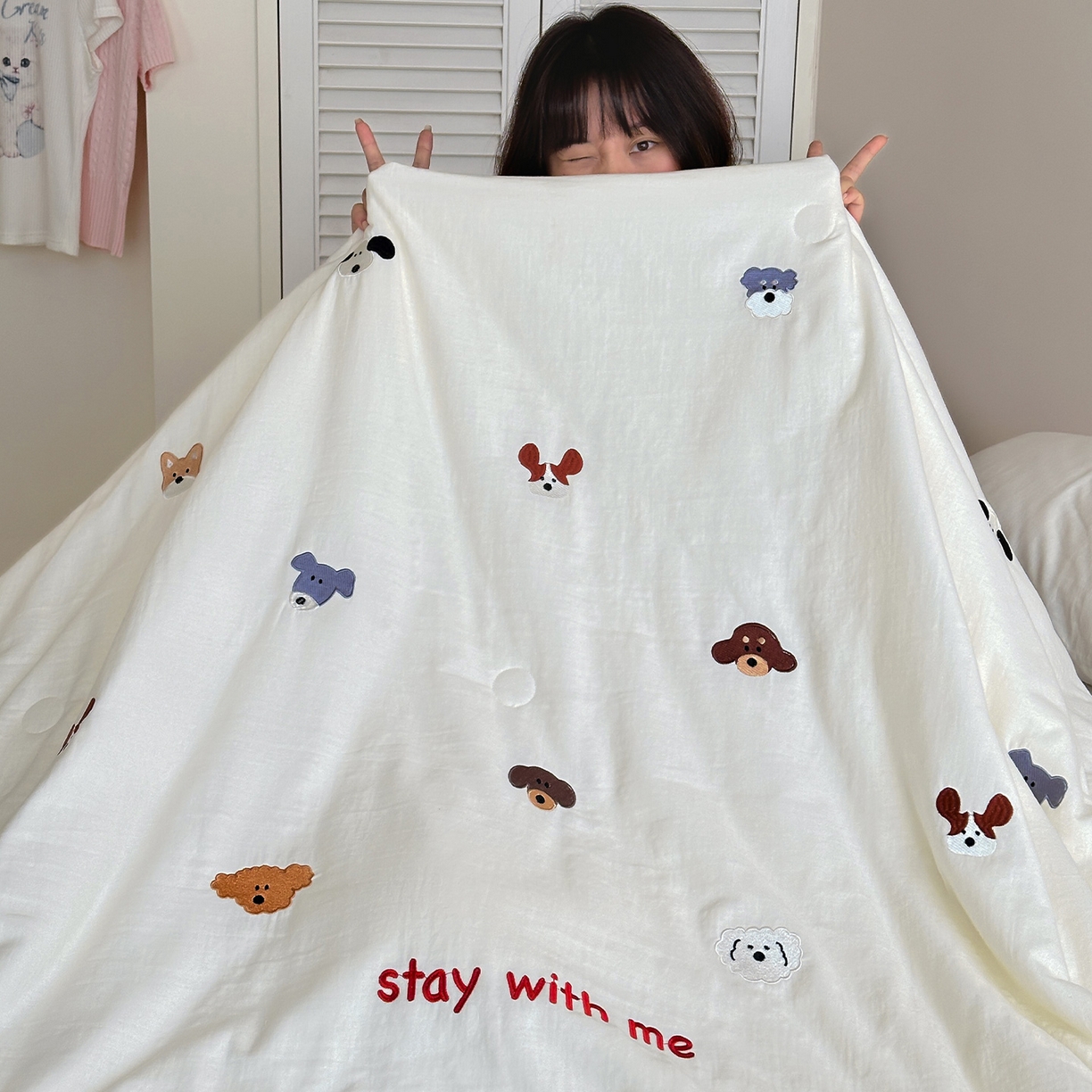 91家纺网 家纺一手货源 找家纺 一加一 2026春夏新款双层纱刺绣大豆夏被-棉纱萌趣 狗狗乐园