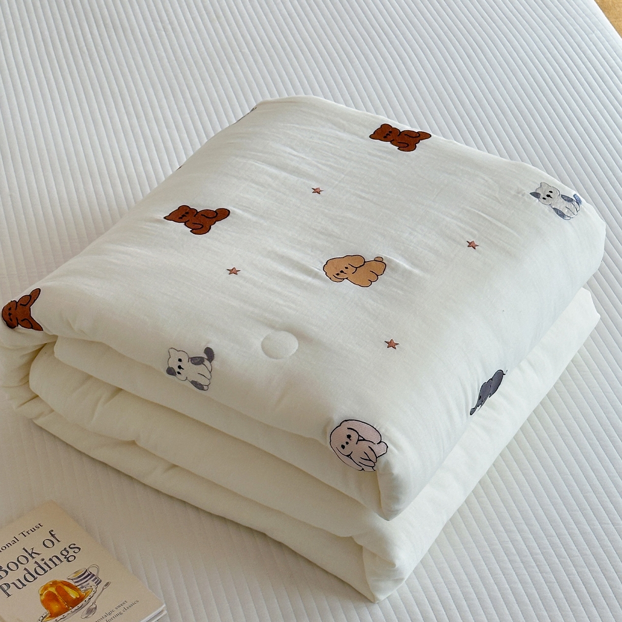 一加一 2026春夏新款双层纱刺绣大豆夏被-棉纱萌趣 甜梦乐园