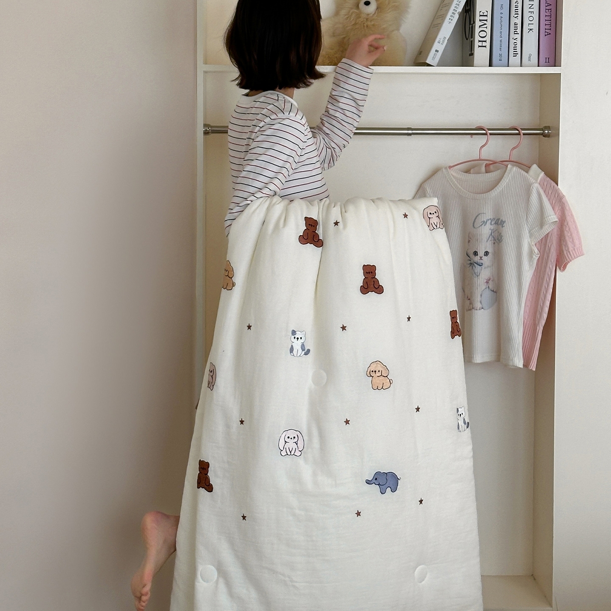 91家纺网 家纺一手货源 找家纺 一加一 2026春夏新款双层纱刺绣大豆夏被-棉纱萌趣 甜梦乐园