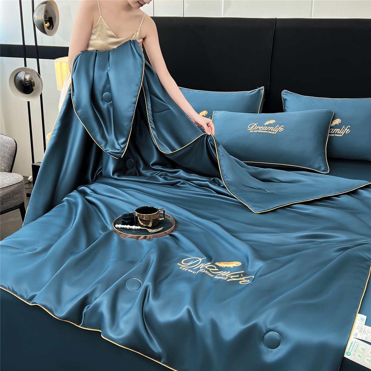 91家纺网 家纺一手货源 找家纺 鑫佰利 2026新款水洗冰丝刺绣夏被夏凉被空调被 宾利蓝