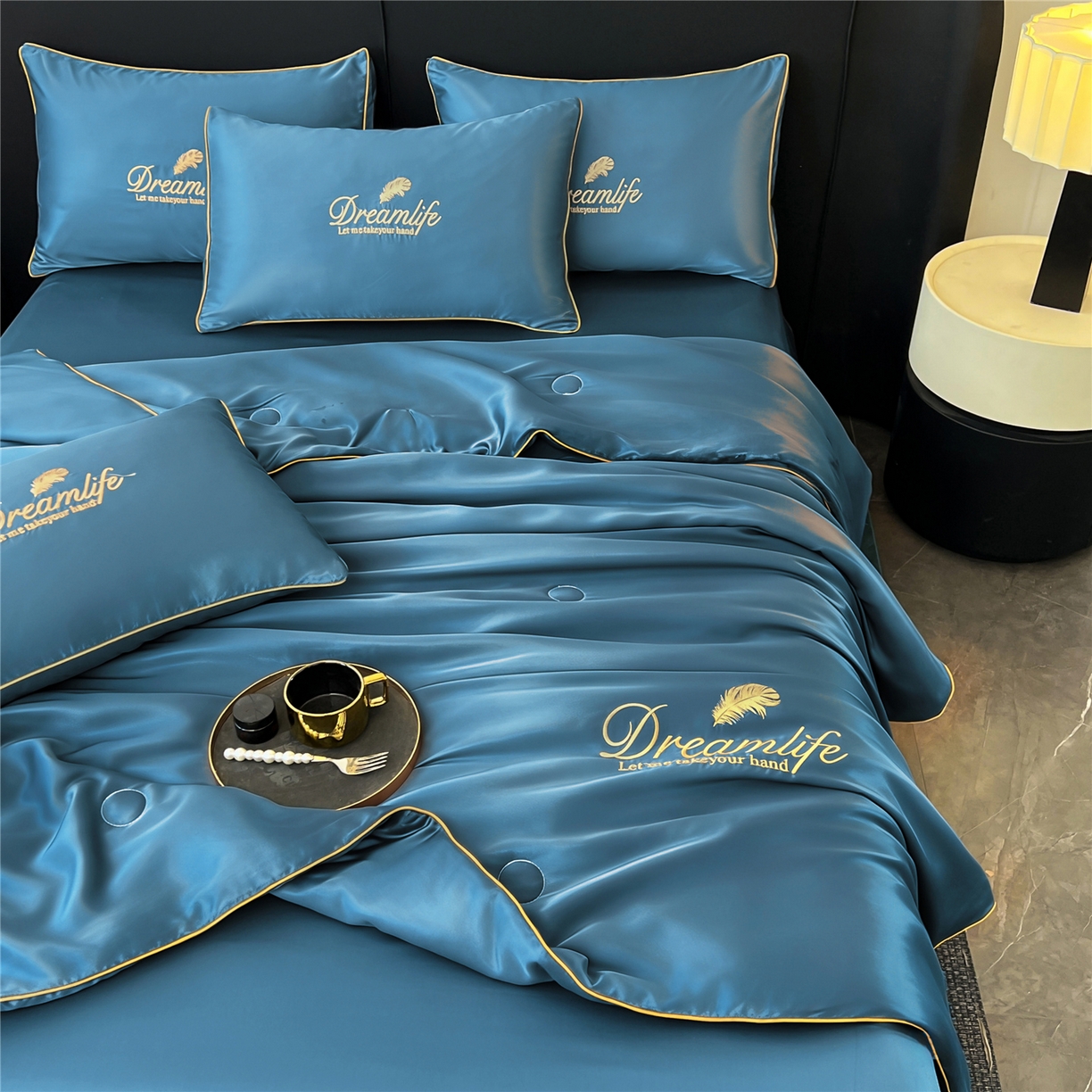 91家纺网 家纺一手货源 找家纺 鑫佰利 2026新款水洗冰丝刺绣夏被夏凉被空调被 宾利蓝