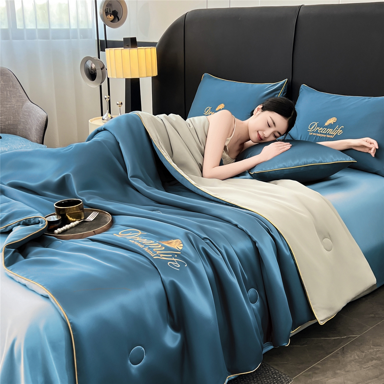 91家纺网 家纺一手货源 找家纺 鑫佰利 2026新款水洗冰丝刺绣夏被夏凉被空调被 宾利蓝拼米白