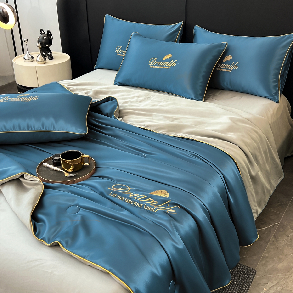 91家纺网 家纺一手货源 找家纺 鑫佰利 2026新款水洗冰丝刺绣夏被夏凉被空调被 宾利蓝拼米白