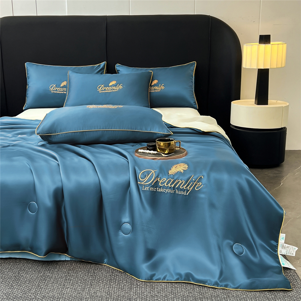 91家纺网 家纺一手货源 找家纺 鑫佰利 2026新款水洗冰丝刺绣夏被夏凉被空调被 宾利蓝拼米白