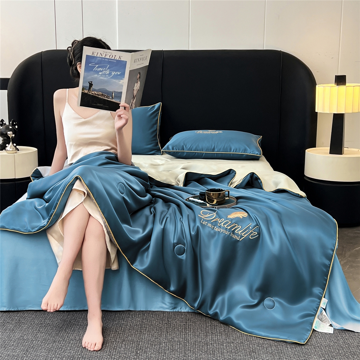 91家纺网 家纺一手货源 找家纺 鑫佰利 2026新款水洗冰丝刺绣夏被夏凉被空调被 宾利蓝拼米白