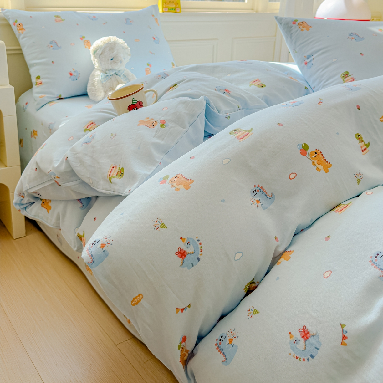 91家纺网 家纺一手货源 找家纺 感遇家纺 2026春夏新款双层纱全棉纯棉系列四件套-第一批 蓝色恐龙