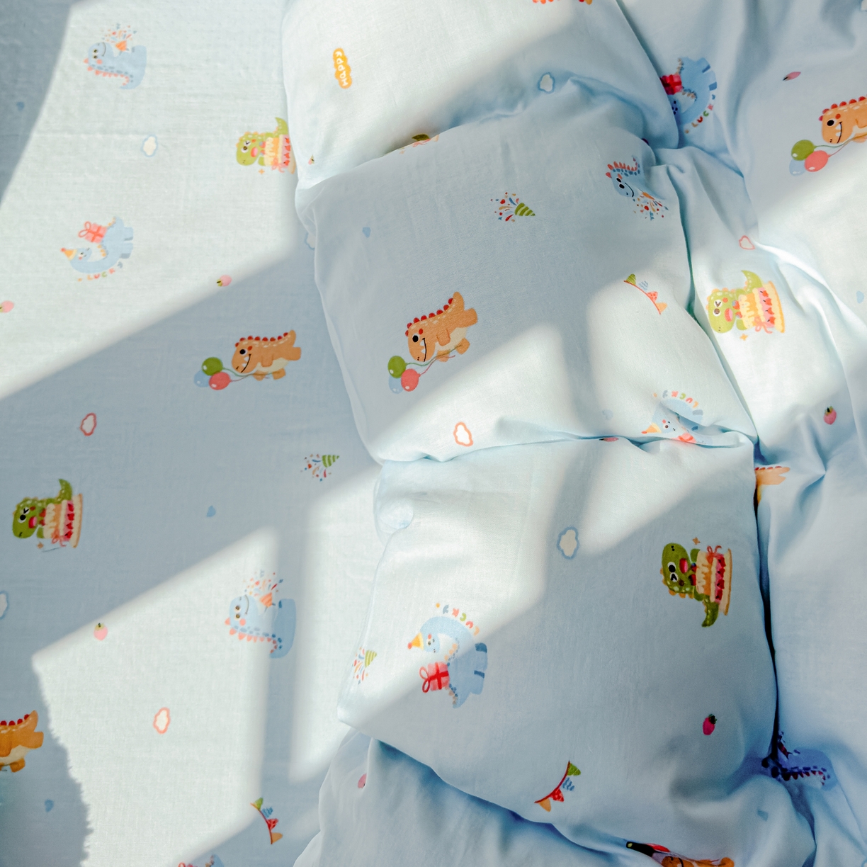 91家纺网 家纺一手货源 找家纺 感遇家纺 2026春夏新款双层纱全棉纯棉系列四件套-第一批 蓝色恐龙