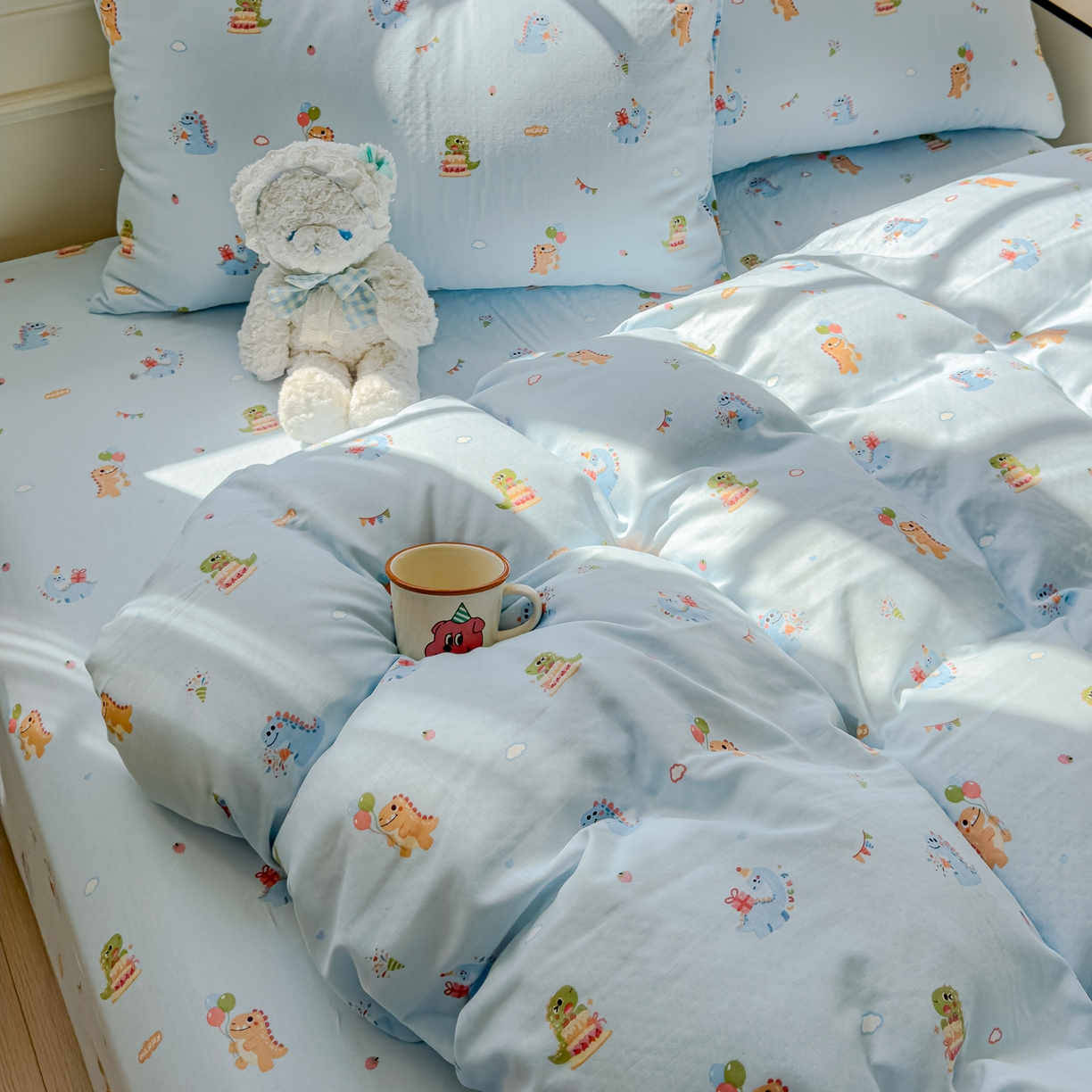 91家纺网 家纺一手货源 找家纺 感遇家纺 2026春夏新款双层纱全棉纯棉系列四件套-第一批 蓝色恐龙