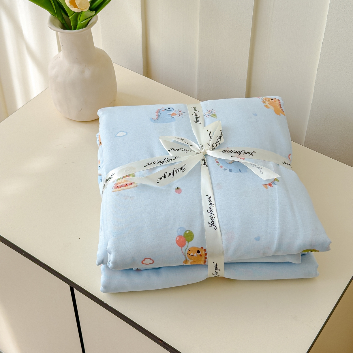 91家纺网 家纺一手货源 找家纺 感遇家纺 2026春夏新款双层纱全棉纯棉系列四件套-第一批 蓝色恐龙