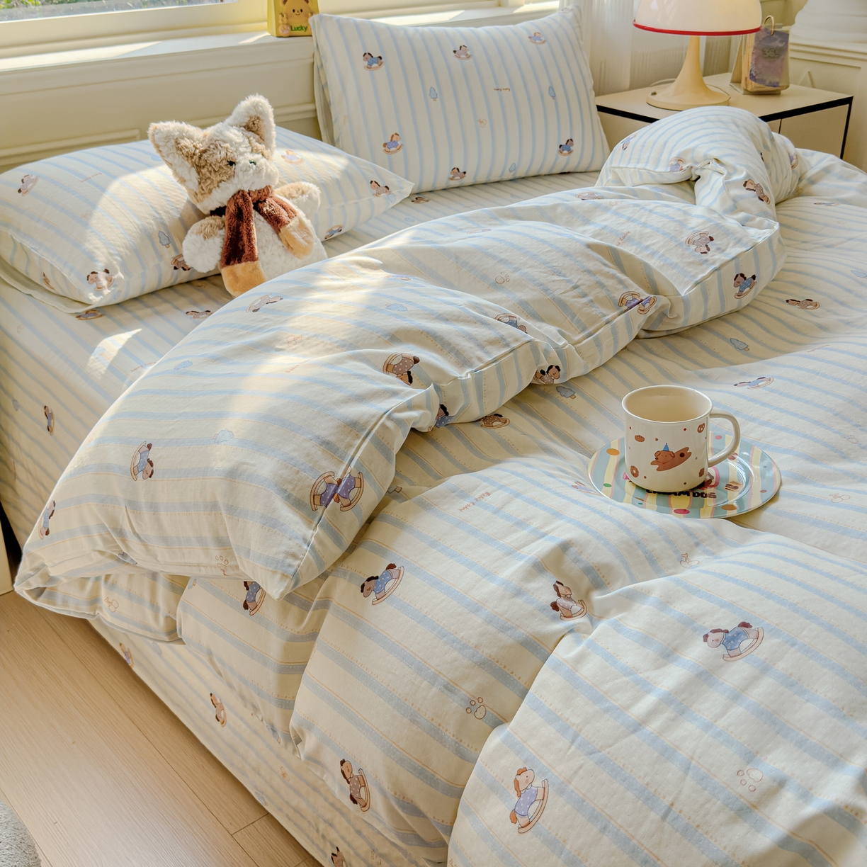 91家纺网 家纺一手货源 找家纺 感遇家纺 2026春夏新款双层纱全棉纯棉系列四件套-第一批 蓝条木马