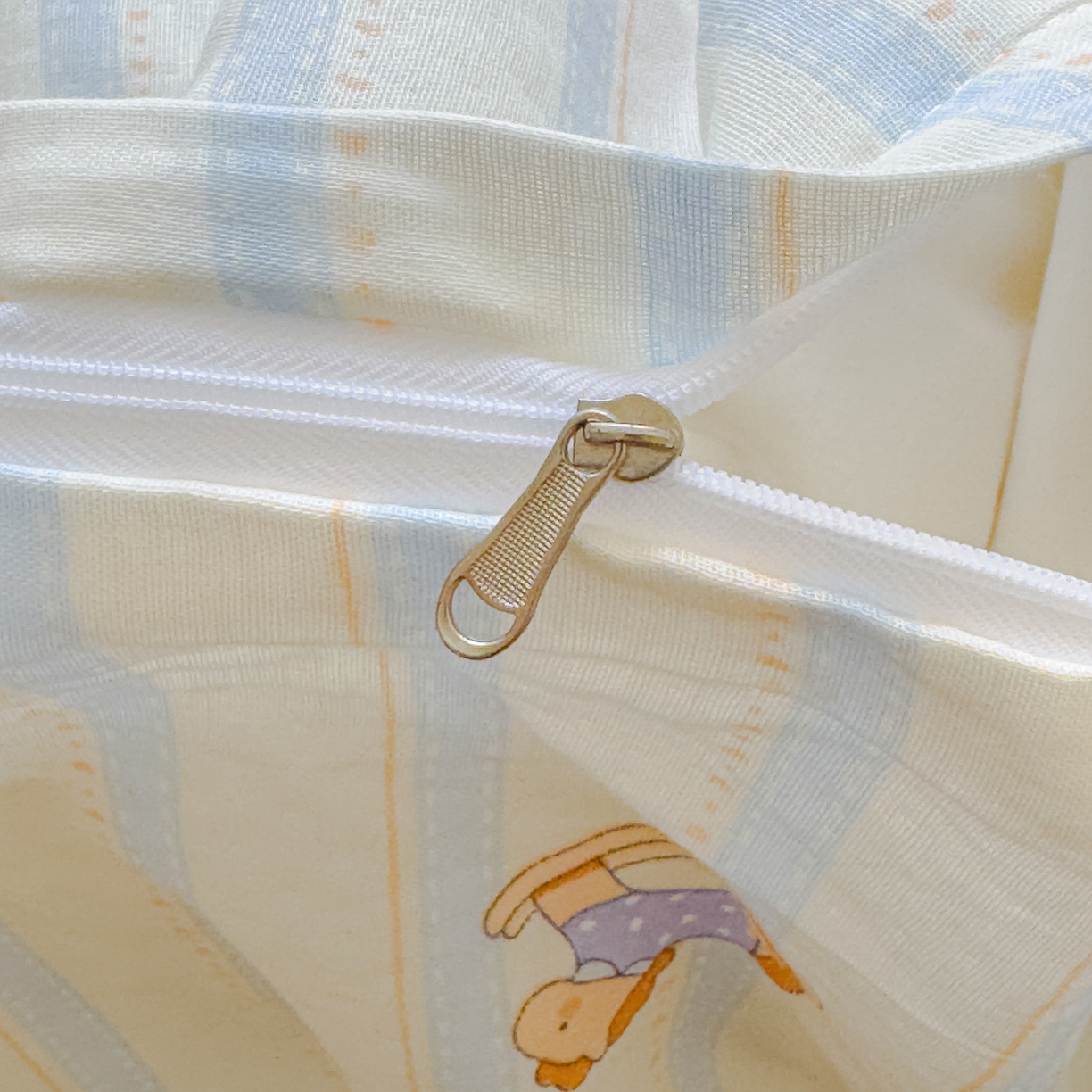 91家纺网 家纺一手货源 找家纺 感遇家纺 2026春夏新款双层纱全棉纯棉系列四件套-第一批 蓝条木马