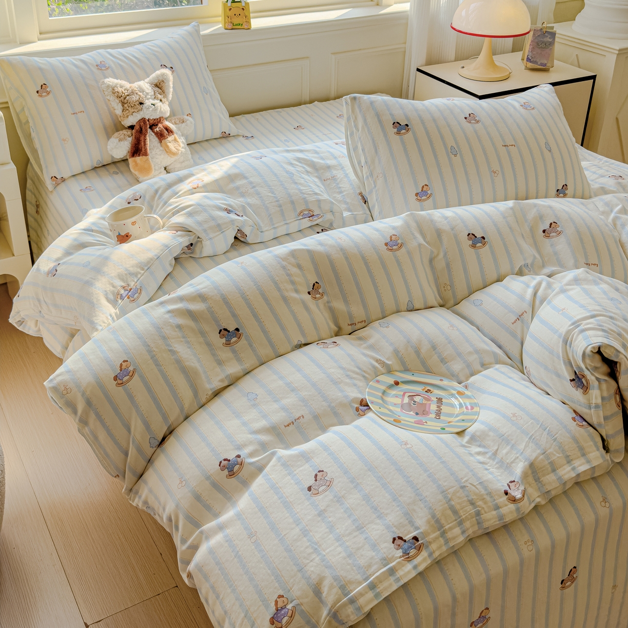 91家纺网 家纺一手货源 找家纺 感遇家纺 2026春夏新款双层纱全棉纯棉系列四件套-第一批 蓝条木马