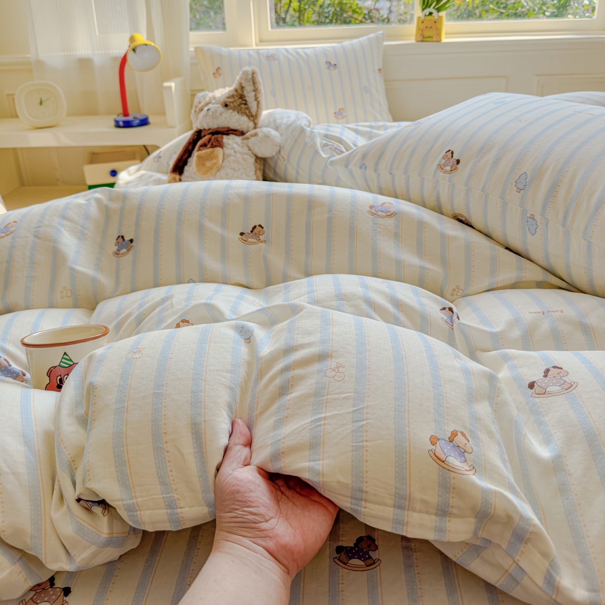 91家纺网 家纺一手货源 找家纺 感遇家纺 2026春夏新款双层纱全棉纯棉系列四件套-第一批 蓝条木马