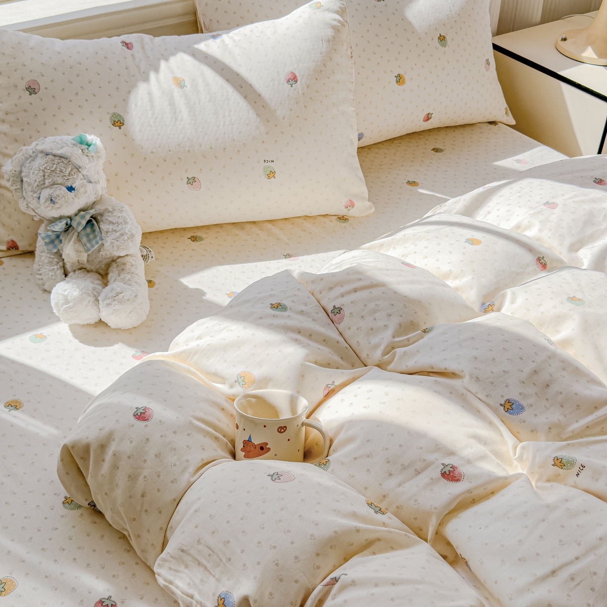 91家纺网 家纺一手货源 找家纺 感遇家纺 2026春夏新款双层纱全棉纯棉系列四件套-第一批 恋恋草莓