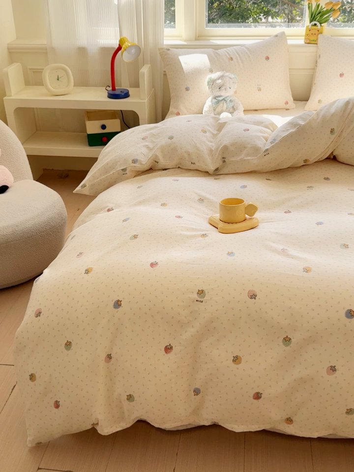 91家纺网 家纺一手货源 找家纺 感遇家纺 2026春夏新款双层纱全棉纯棉系列四件套-第一批 恋恋草莓