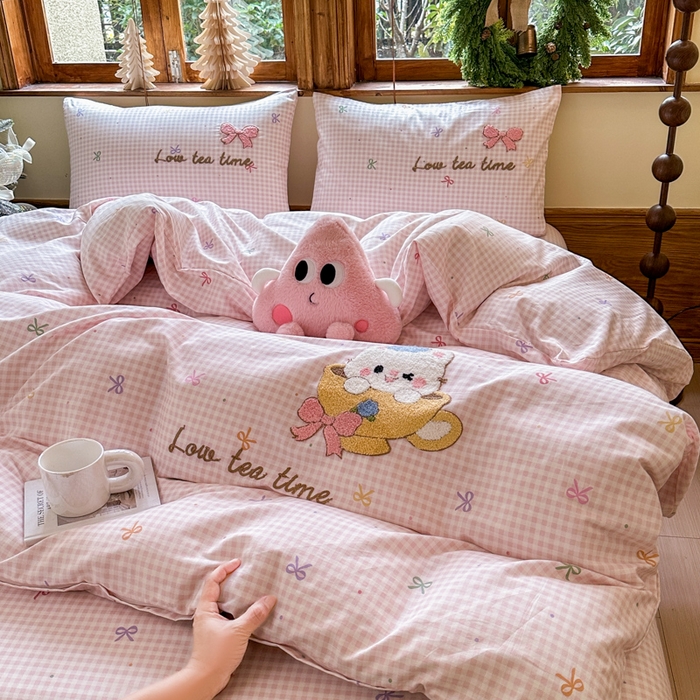 91家纺网 家纺一手货源 找家纺 布柔 2026春夏新款13070纯棉全棉印花绣花床笠三件套四件套 曲奇粉