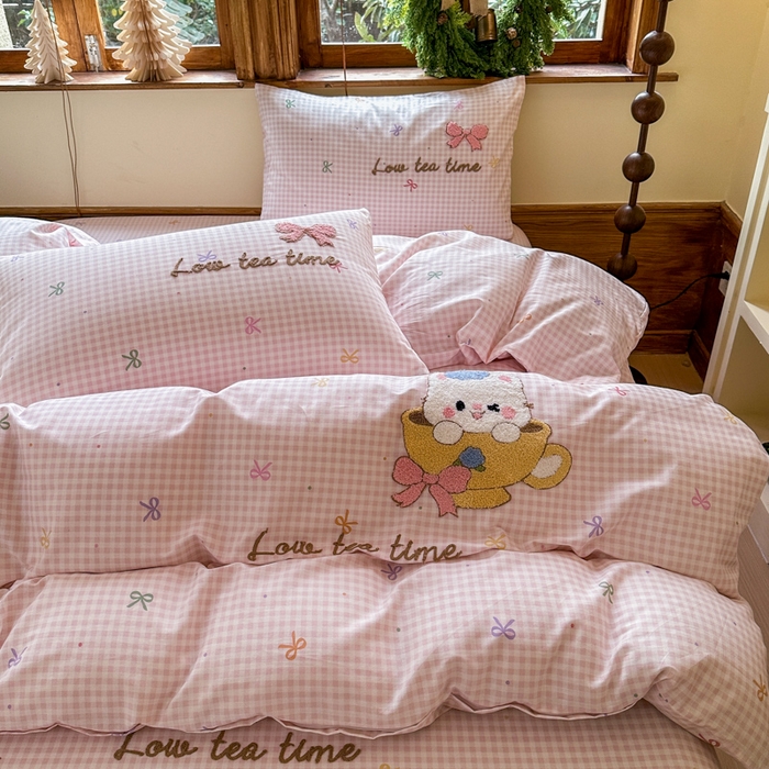 91家纺网 家纺一手货源 找家纺 布柔 2026春夏新款13070纯棉全棉印花绣花床笠三件套四件套 曲奇粉