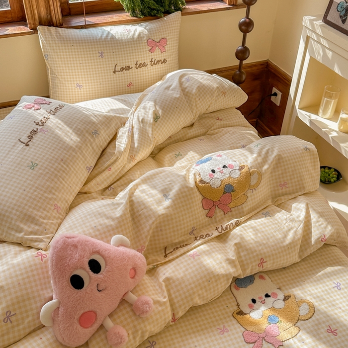 91家纺网 家纺一手货源 找家纺 布柔 2026春夏新款13070纯棉全棉印花绣花床笠三件套四件套 曲奇黄