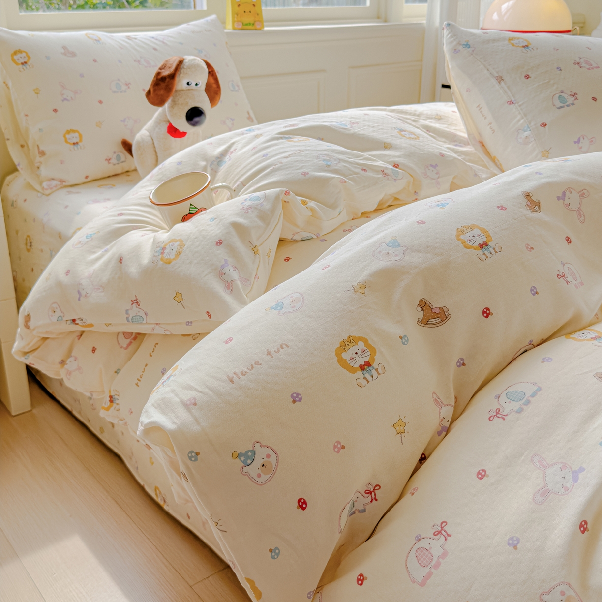 91家纺网 家纺一手货源 找家纺 感遇家纺 2026春夏新款双层纱全棉纯棉系列四件套-第一批 萌宠乐园·米黄