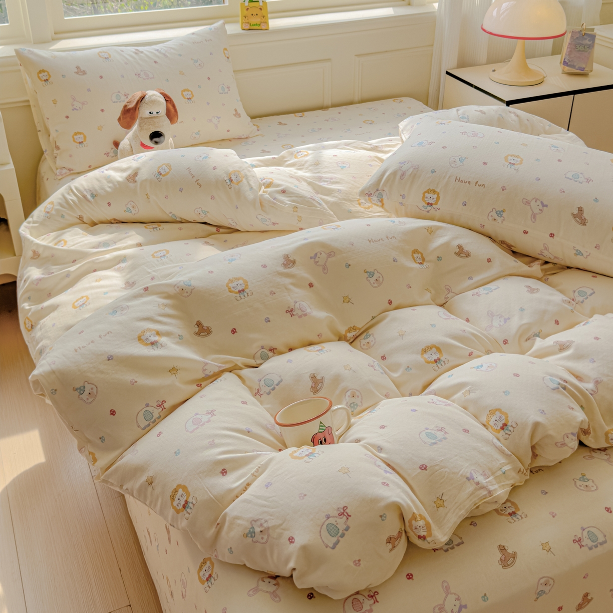 91家纺网 家纺一手货源 找家纺 感遇家纺 2026春夏新款双层纱全棉纯棉系列四件套-第一批 萌宠乐园·米黄