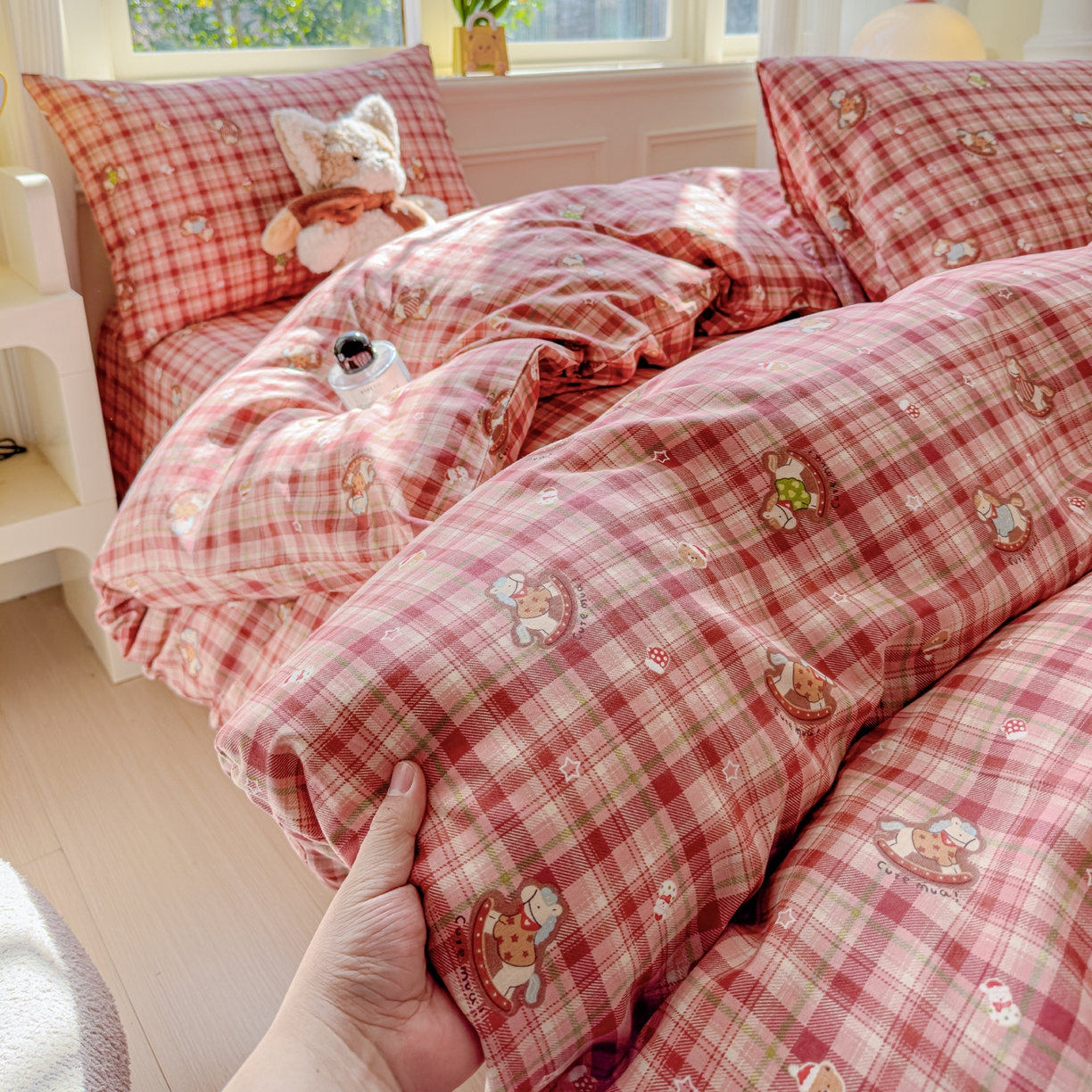 91家纺网 家纺一手货源 找家纺 感遇家纺 2026春夏新款双层纱全棉纯棉系列四件套-第一批 童梦木马