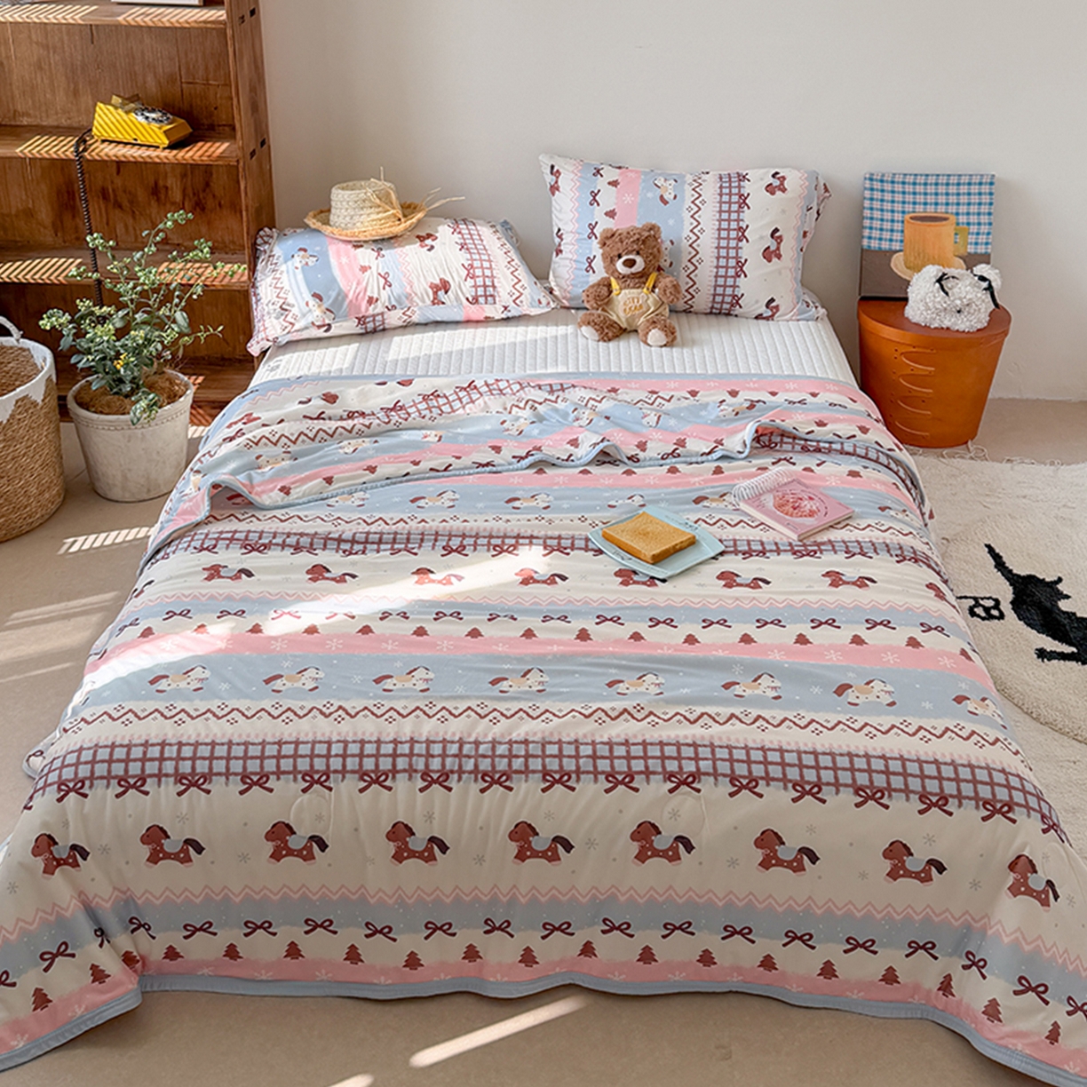 91家纺网 家纺一手货源 找家纺 （总）桃子家居 2026新款A类卡通小清新印花高品质牛奶丝软糯针织棉包边夏被系列