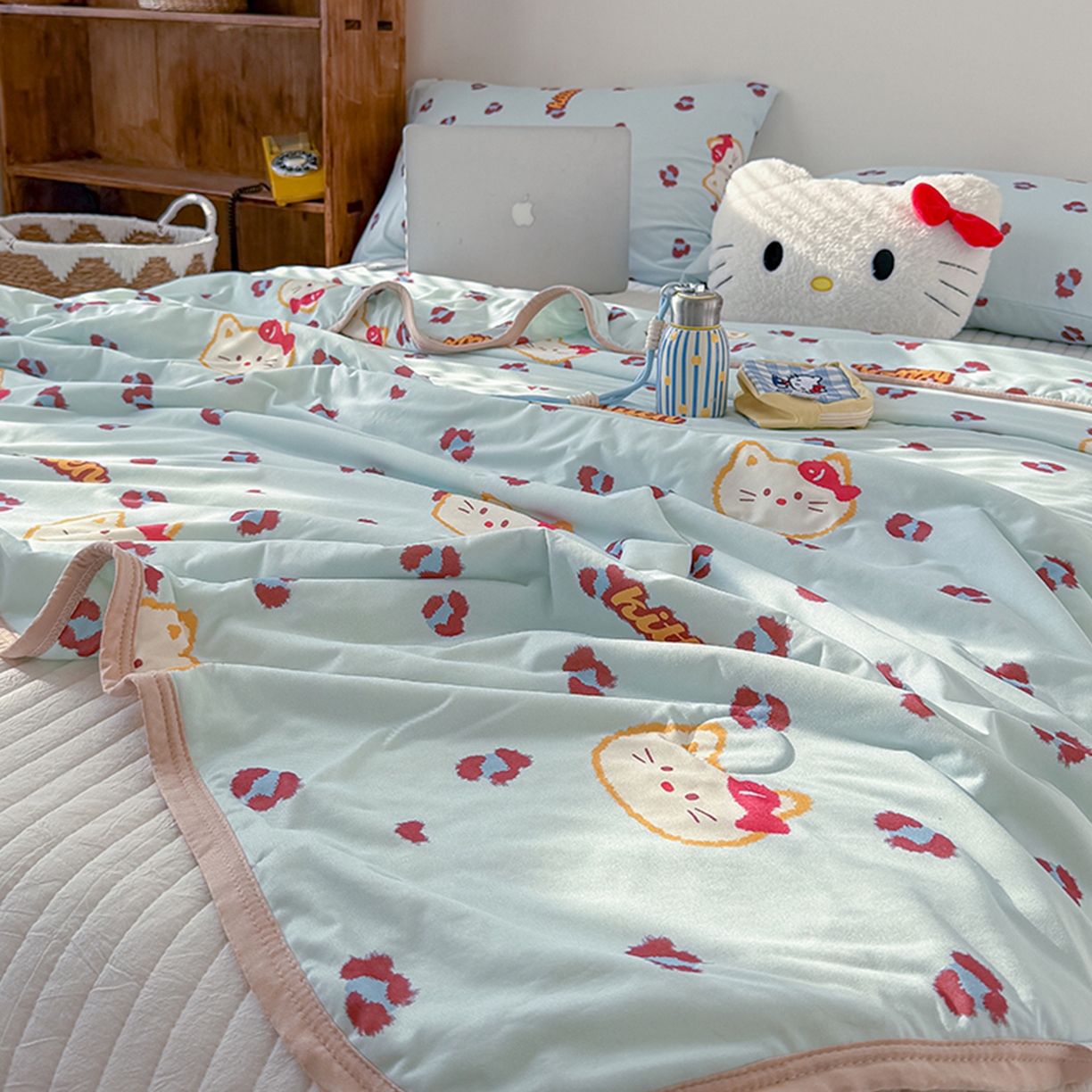 91家纺网 家纺一手货源 找家纺 桃子家居 2026新款A类卡通小清新印花高品质牛奶丝软糯针织棉包边夏被系列 针织棉-豹纹猫猫蓝