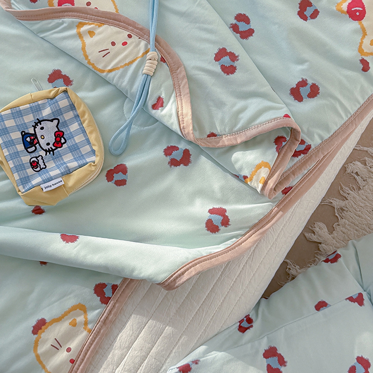 91家纺网 家纺一手货源 找家纺 桃子家居 2026新款A类卡通小清新印花高品质牛奶丝软糯针织棉包边夏被系列 针织棉-豹纹猫猫蓝