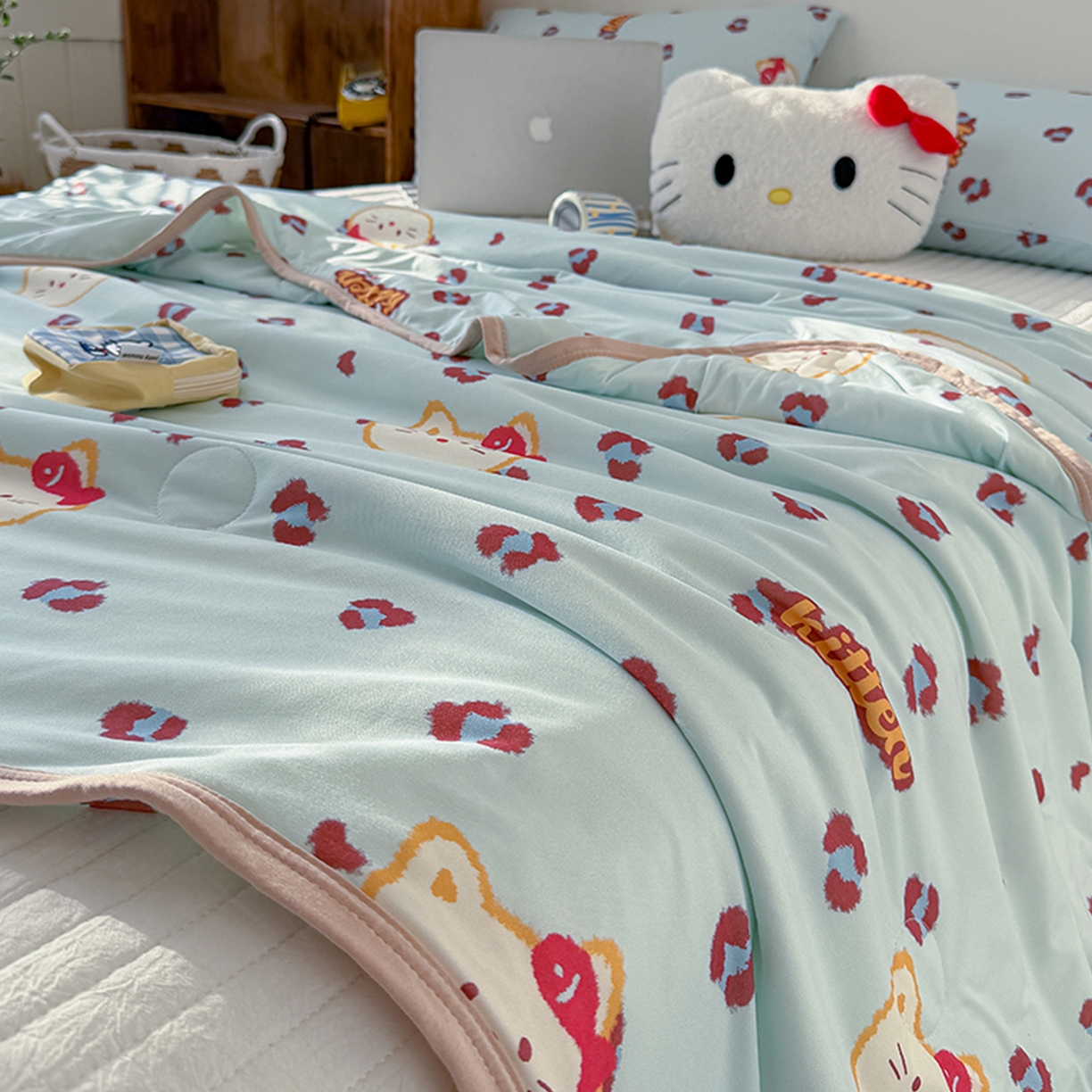 91家纺网 家纺一手货源 找家纺 桃子家居 2026新款A类卡通小清新印花高品质牛奶丝软糯针织棉包边夏被系列 针织棉-豹纹猫猫蓝