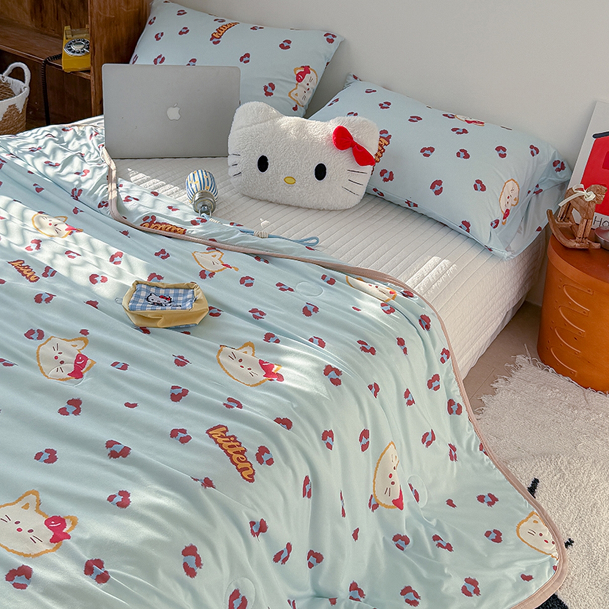 91家纺网 家纺一手货源 找家纺 桃子家居 2026新款A类卡通小清新印花高品质牛奶丝软糯针织棉包边夏被系列 针织棉-豹纹猫猫蓝