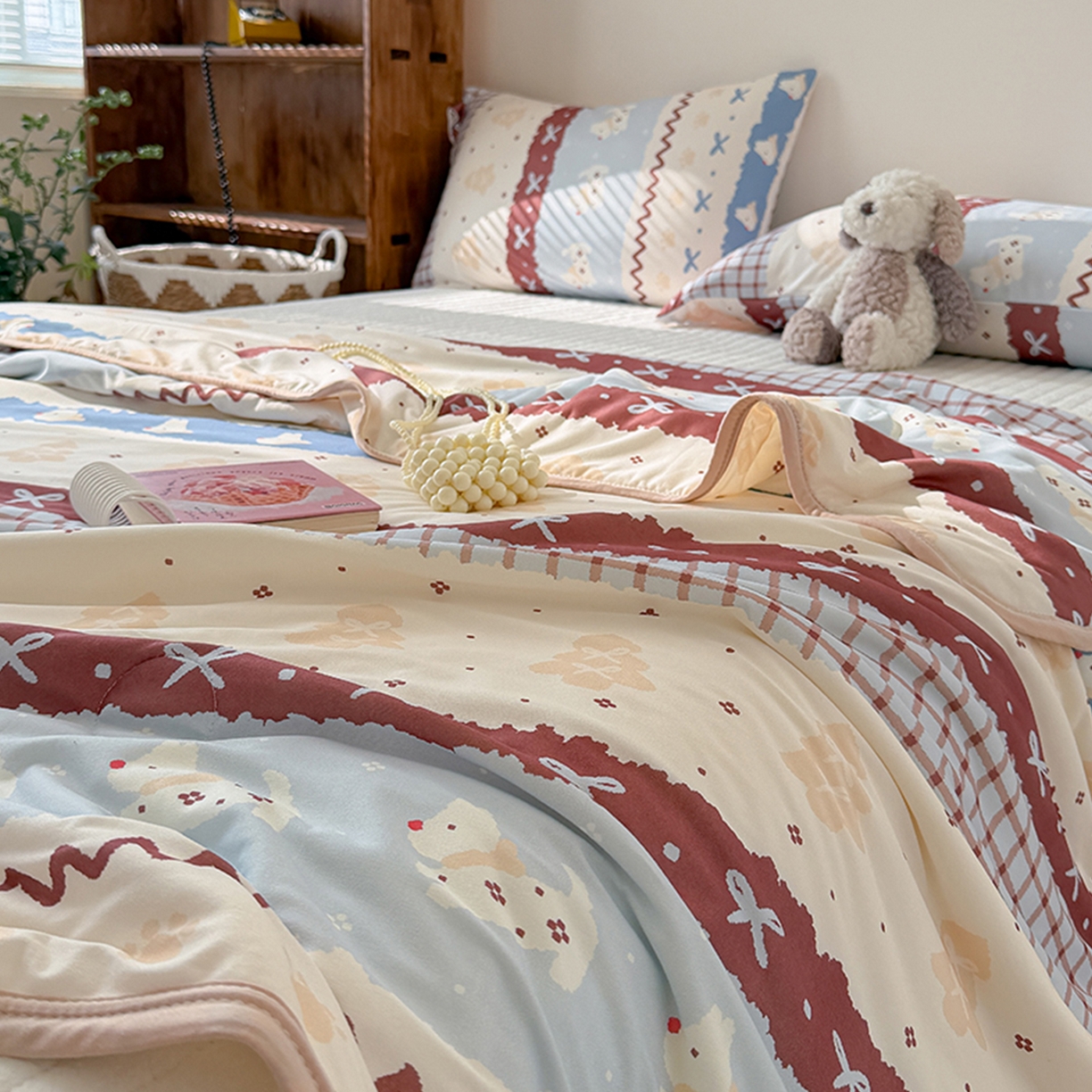 91家纺网 家纺一手货源 找家纺 桃子家居 2026新款A类卡通小清新印花高品质牛奶丝软糯针织棉包边夏被系列 针织棉-费尔岛波西狗