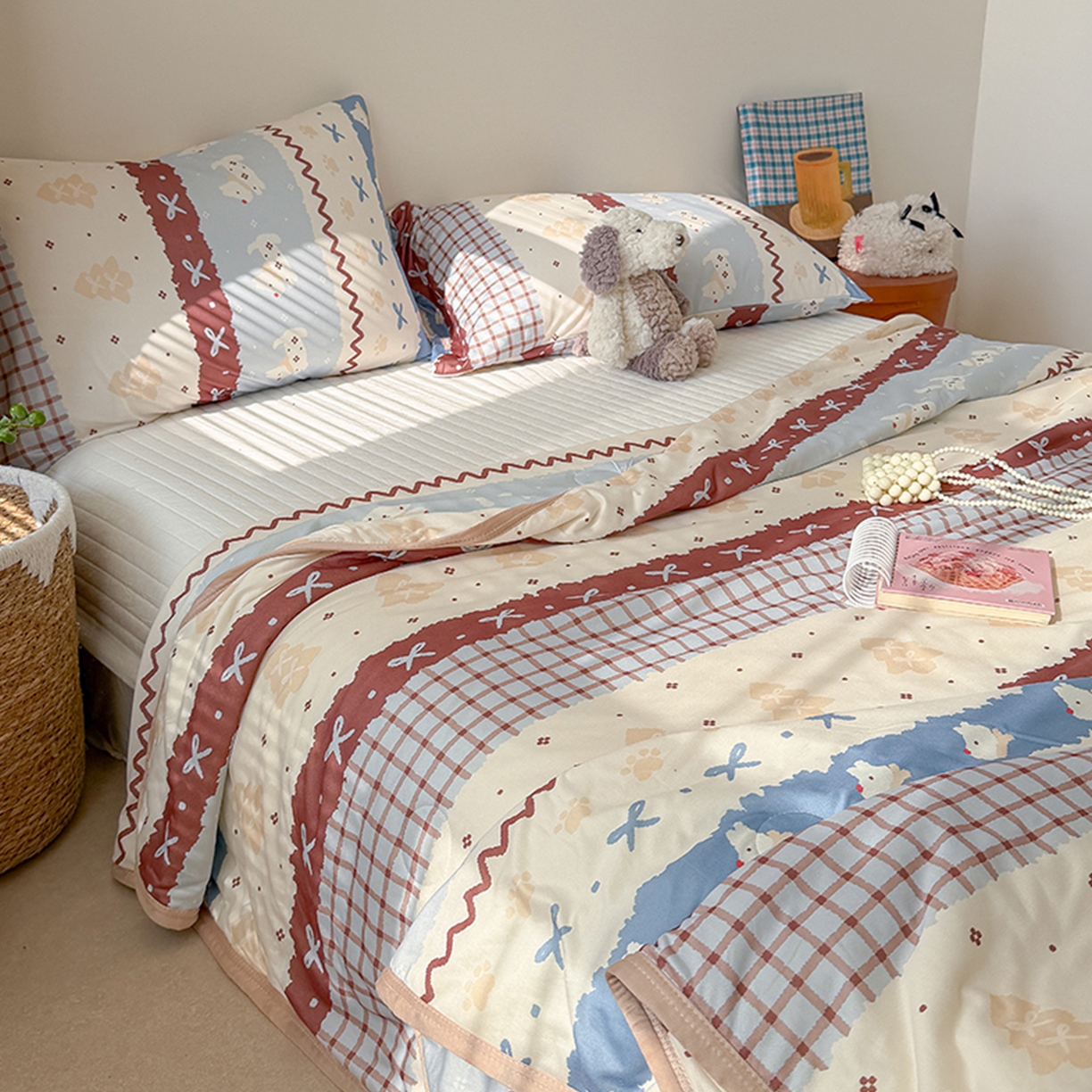 91家纺网 家纺一手货源 找家纺 桃子家居 2026新款A类卡通小清新印花高品质牛奶丝软糯针织棉包边夏被系列 针织棉-费尔岛波西狗