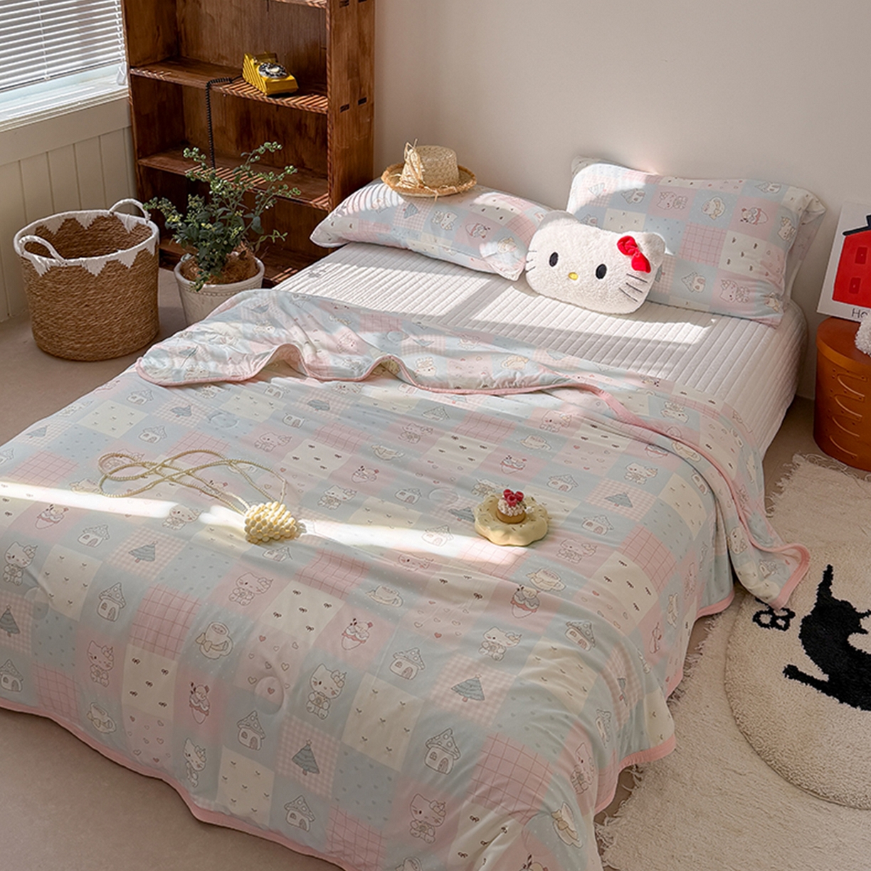 91家纺网 家纺一手货源 找家纺 桃子家居 2026新款A类卡通小清新印花高品质牛奶丝软糯针织棉包边夏被系列 针织棉-猫咪甜梦屋