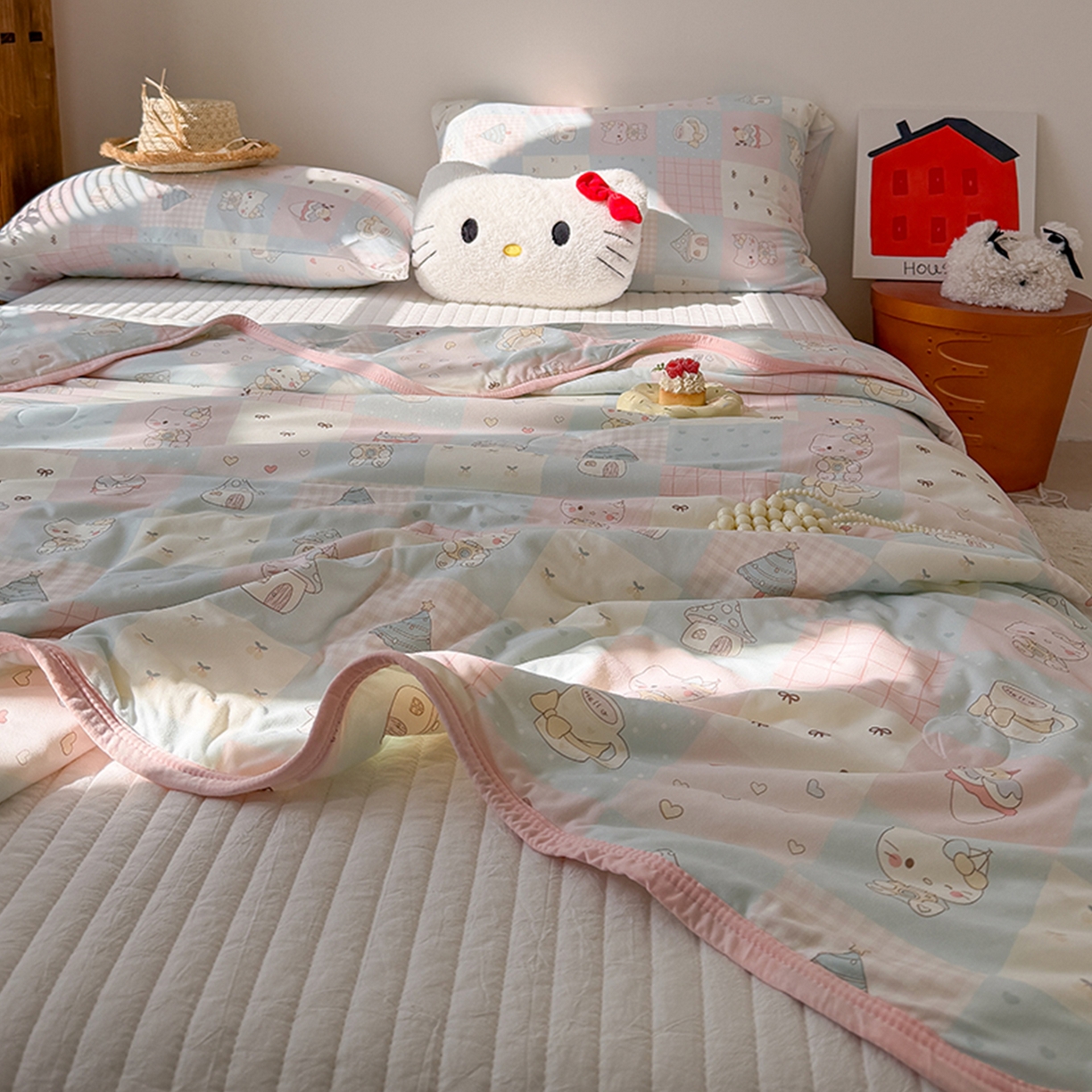 91家纺网 家纺一手货源 找家纺 桃子家居 2026新款A类卡通小清新印花高品质牛奶丝软糯针织棉包边夏被系列 针织棉-猫咪甜梦屋