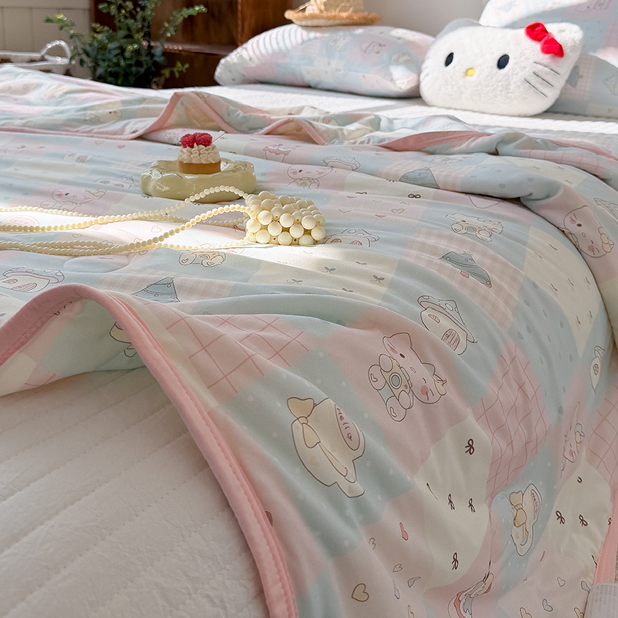 91家纺网 家纺一手货源 找家纺 桃子家居 2026新款A类卡通小清新印花高品质牛奶丝软糯针织棉包边夏被系列 针织棉-猫咪甜梦屋