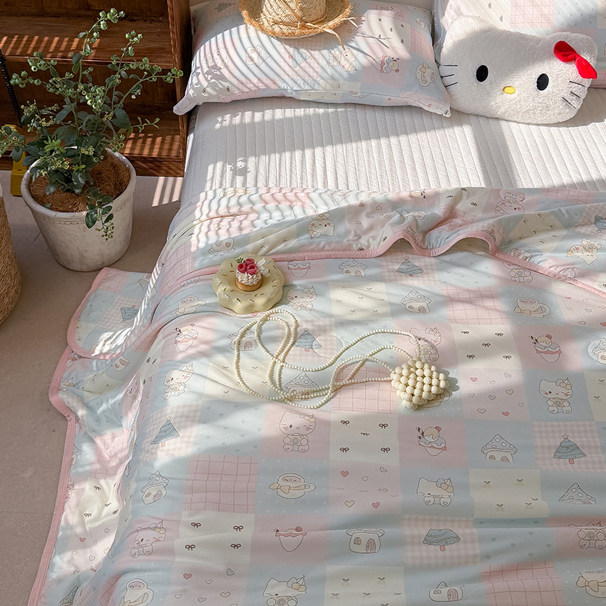 91家纺网 家纺一手货源 找家纺 桃子家居 2026新款A类卡通小清新印花高品质牛奶丝软糯针织棉包边夏被系列 针织棉-猫咪甜梦屋