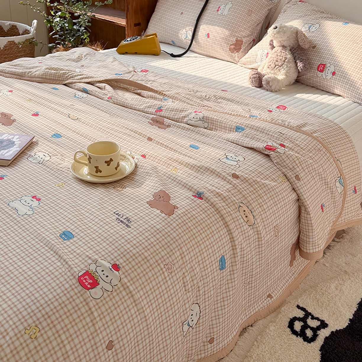 91家纺网 家纺一手货源 找家纺 桃子家居 2026新款A类卡通小清新印花高品质牛奶丝软糯针织棉包边夏被系列 针织棉-奶芙小屋