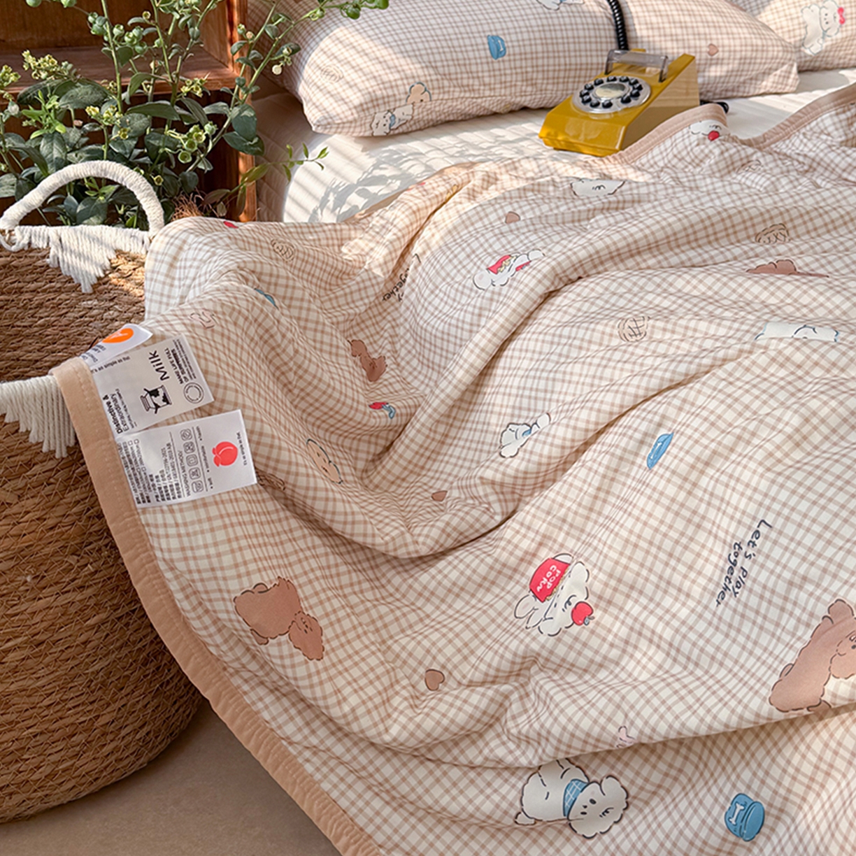 91家纺网 家纺一手货源 找家纺 桃子家居 2026新款A类卡通小清新印花高品质牛奶丝软糯针织棉包边夏被系列 针织棉-奶芙小屋