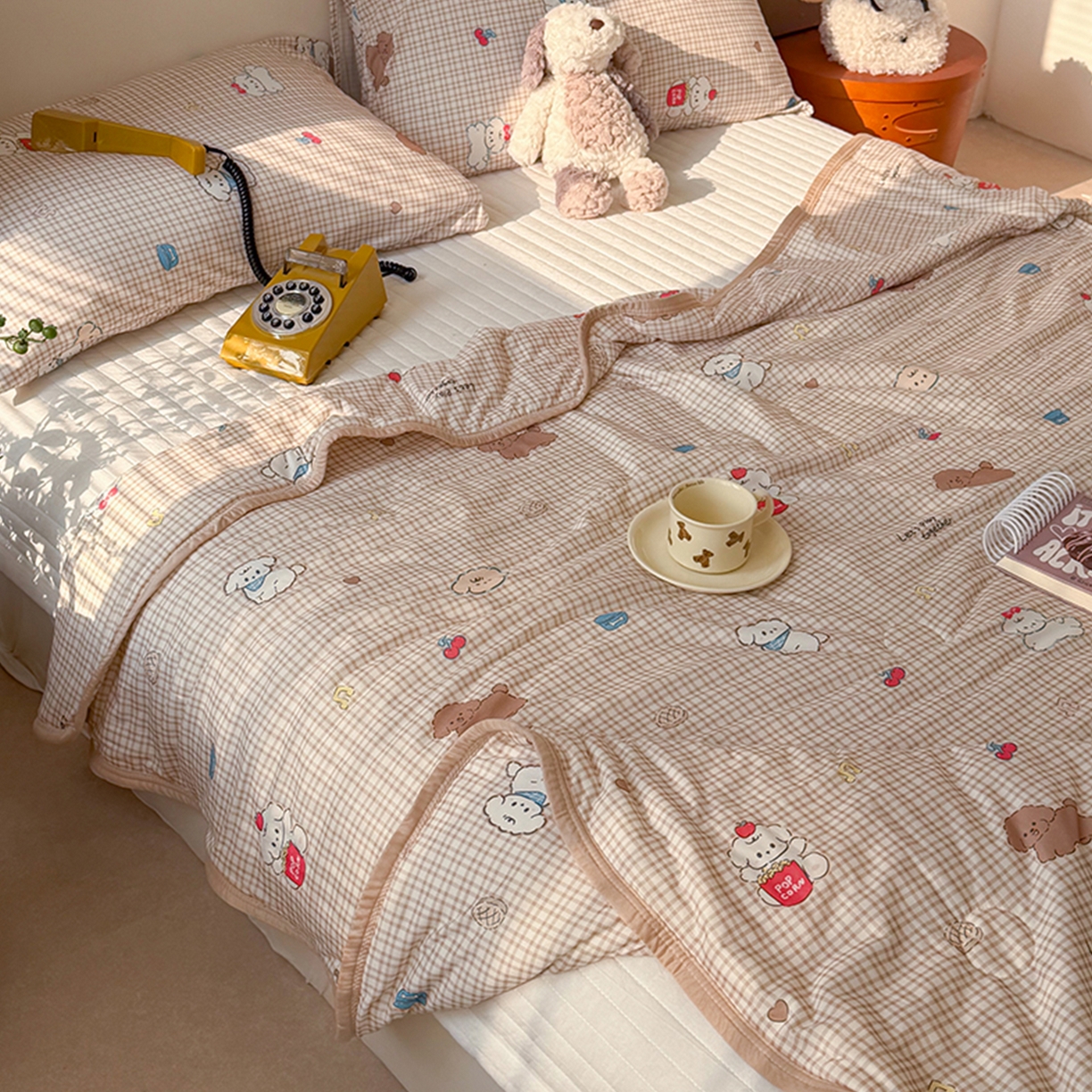 91家纺网 家纺一手货源 找家纺 桃子家居 2026新款A类卡通小清新印花高品质牛奶丝软糯针织棉包边夏被系列 针织棉-奶芙小屋