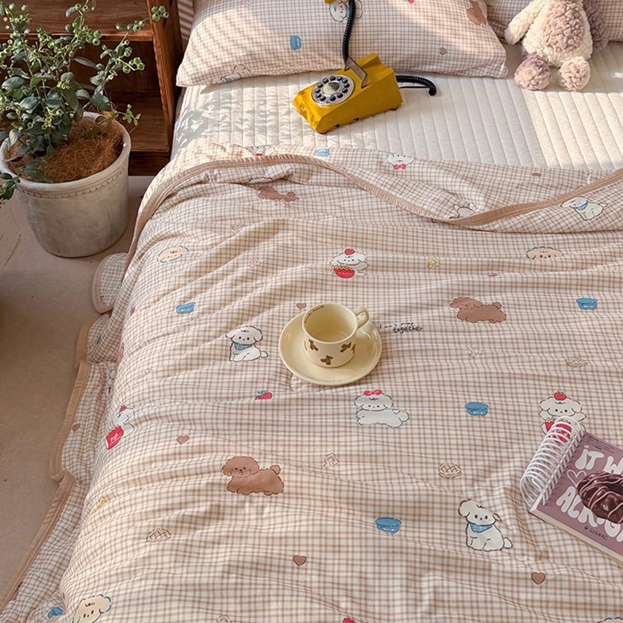 91家纺网 家纺一手货源 找家纺 桃子家居 2026新款A类卡通小清新印花高品质牛奶丝软糯针织棉包边夏被系列 针织棉-奶芙小屋